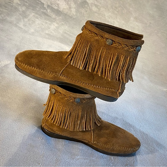 Minnetonka fringe boots - Picture 10 of 11